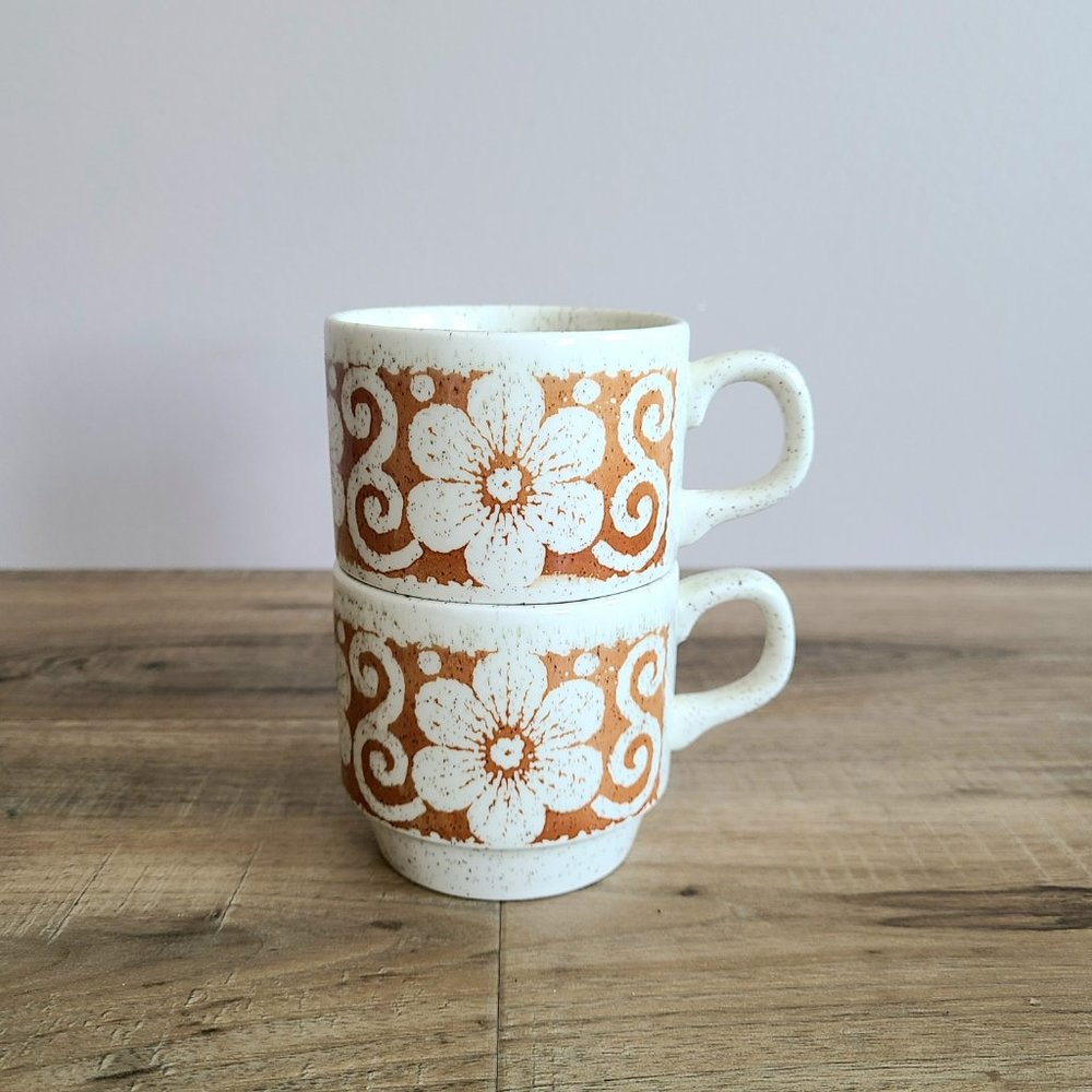 Vintage set of 2 Biltons stackable speckled mugs with light brown floral design.